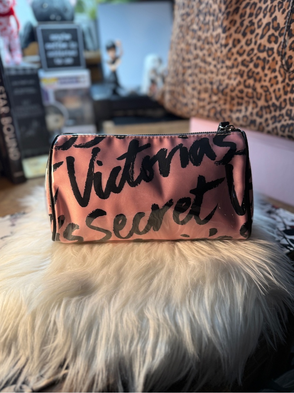 VICTORIA'S SECRET LARGE PINK SIGNATURE LOGO BEAUTY COSMETIC TRAVEL CASE BAG